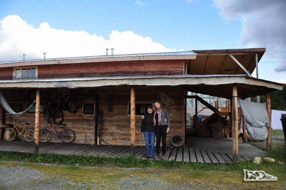 Despedida da Fili, proprietária da nossa casa em Villa O'Higgins, o Hostel Rio Mosco (sul do Chile)